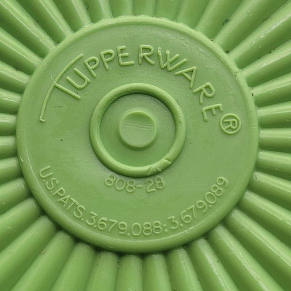 Tupperware Vintage Green Canister 1222-26 with lid 808-28 Snack Keeper 10" - Picture 6 of 11